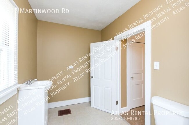 Building Photo - 817 Martinwood Rd