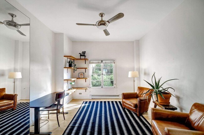 Building Photo - 109 N Sycamore Ave