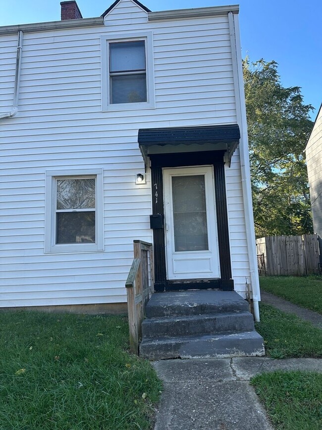 Building Photo - 741 E Mithoff St