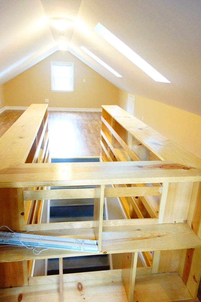 Building Photo - 8409 Greenwood Ave