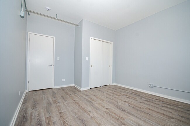Building Photo - 141 S Oak Park Ave
