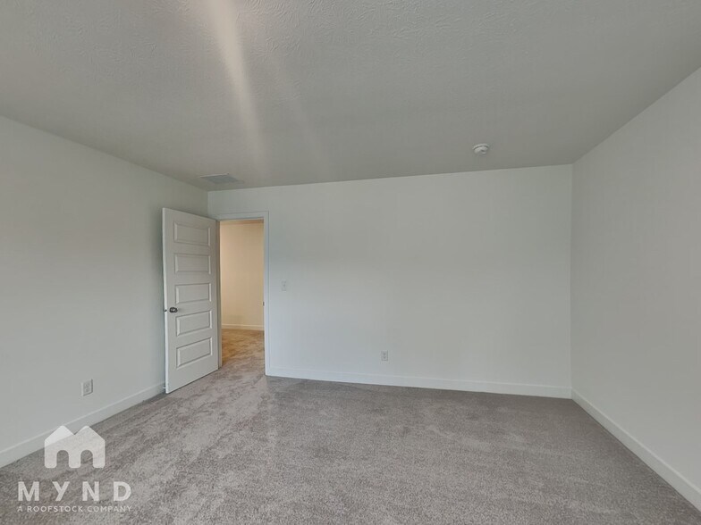 Building Photo - 16935 Sandhurst Pl