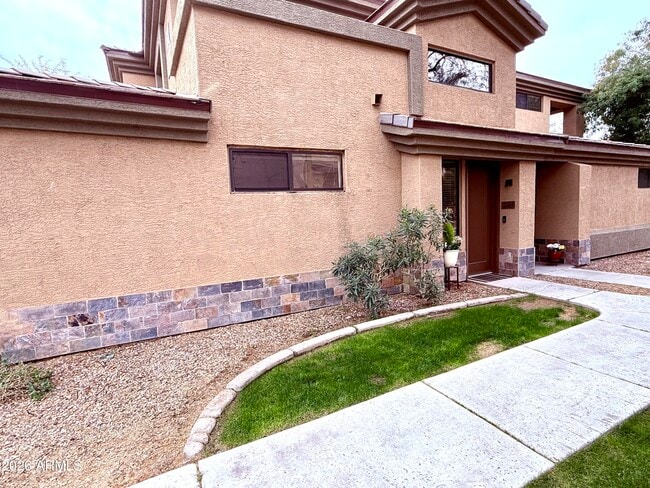 Building Photo - 705 W Queen Creek Rd