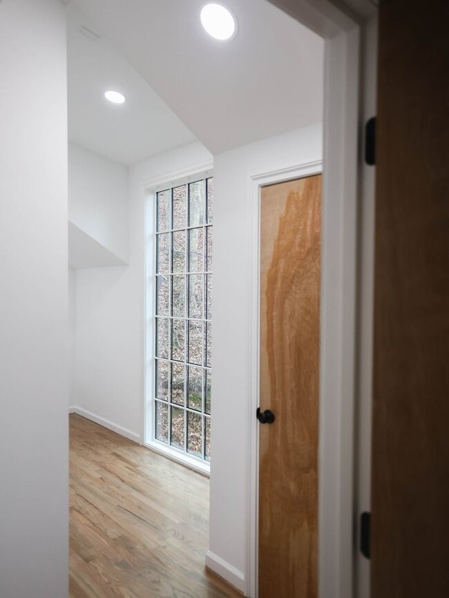 Building Photo - Picture Perfect wooded get away in Kingston Springs