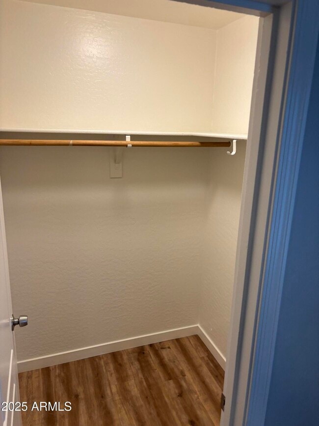 Building Photo - 528 E Navajo Ave