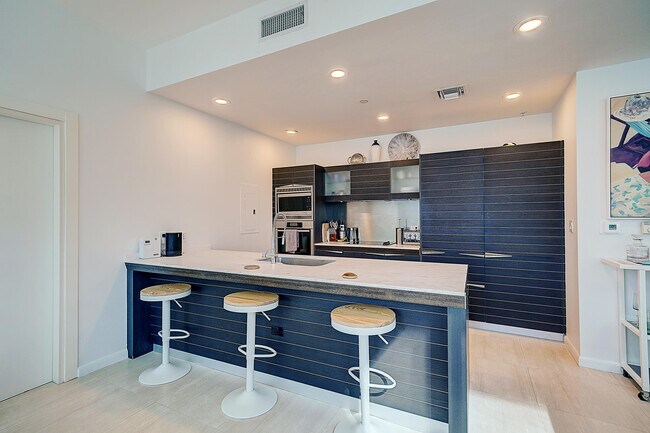 Building Photo - 200 Biscayne Blvd Way