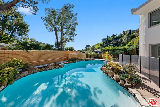 Building Photo - 1054 Enchanted Way