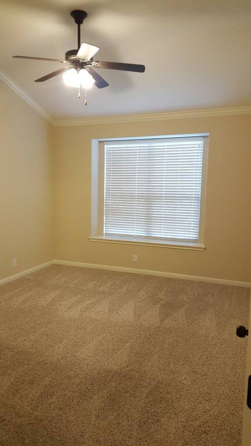 Building Photo - HOUSE FOR RENT
