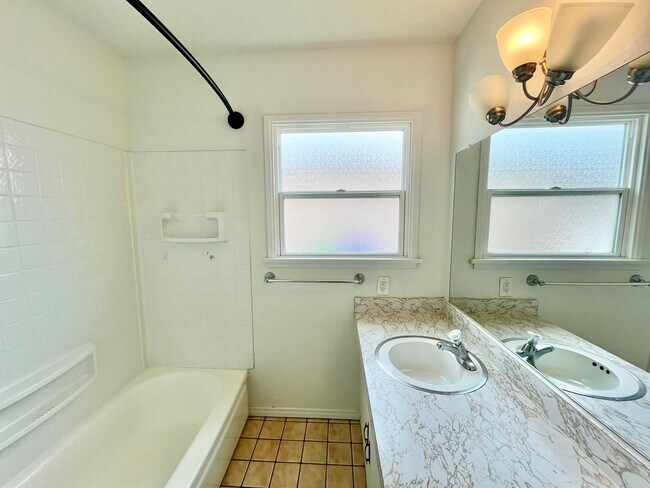 Building Photo - 3BR Home in Fairmount Park - Spacious Yard & Prime Location!