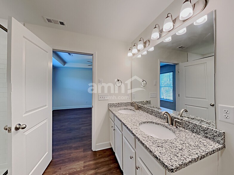 Building Photo - 701 Drema Ct