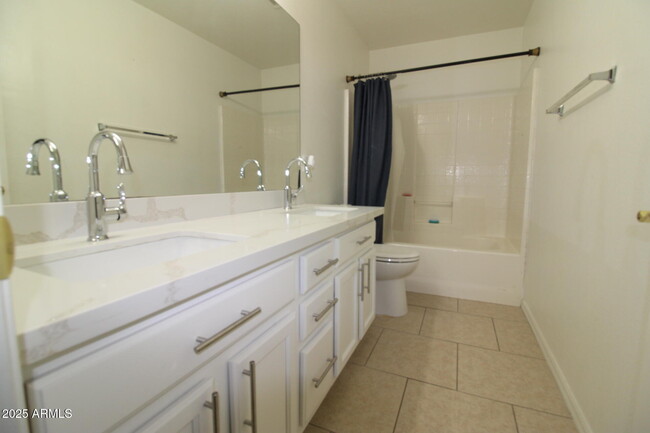 Building Photo - 14334 W Avalon Dr