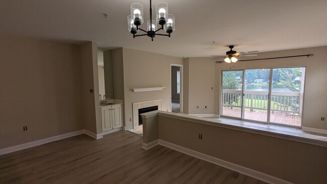 Building Photo - Three Bedroom Waterfront Condo Mooresville