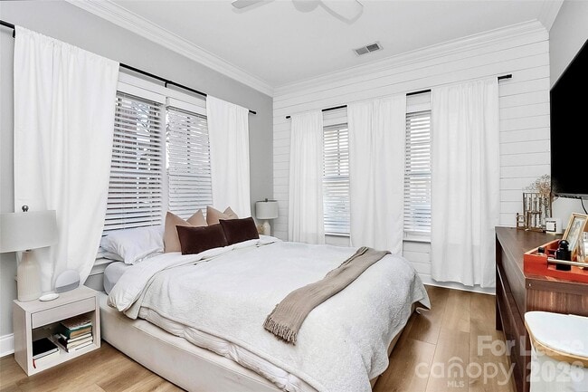 Building Photo - 105 S Summit Ave