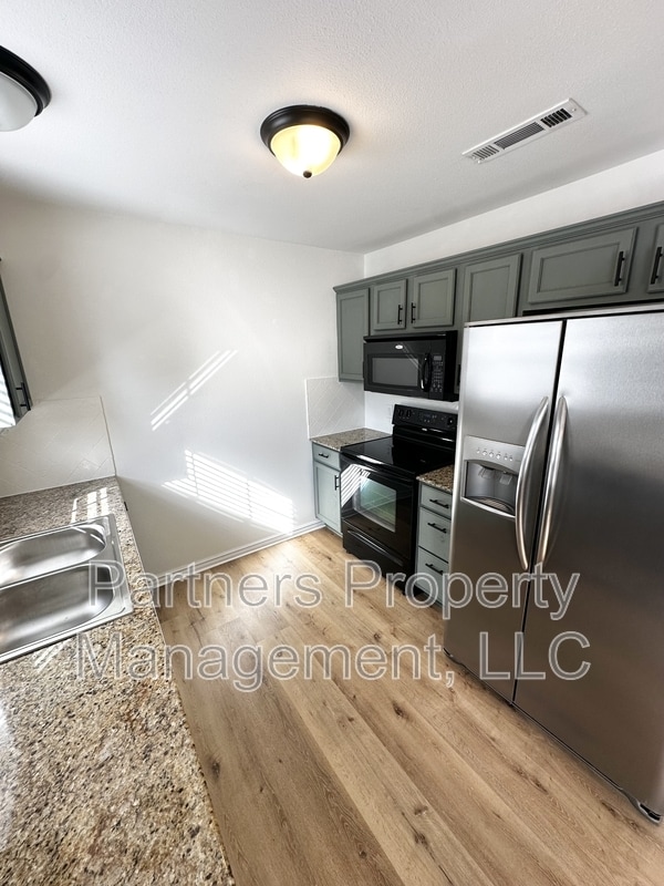 Building Photo - 12267 Rambling Rose Way