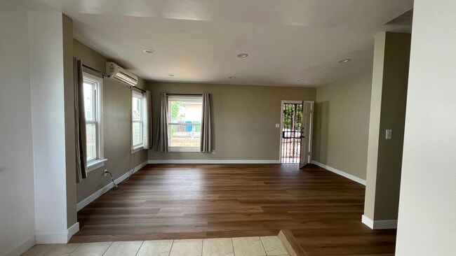 Building Photo - 212 W Linda Vista Ave