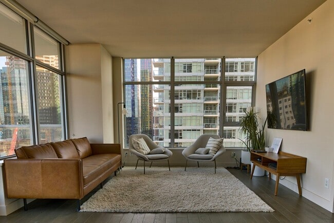 Building Photo - 2bd/1.75ba Seattle Condo