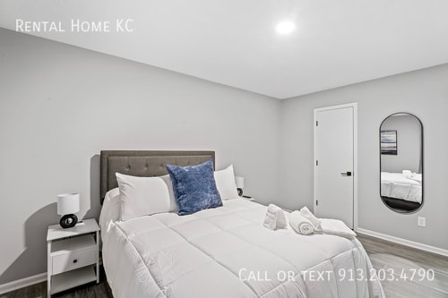 Building Photo - 10965 Gillette-