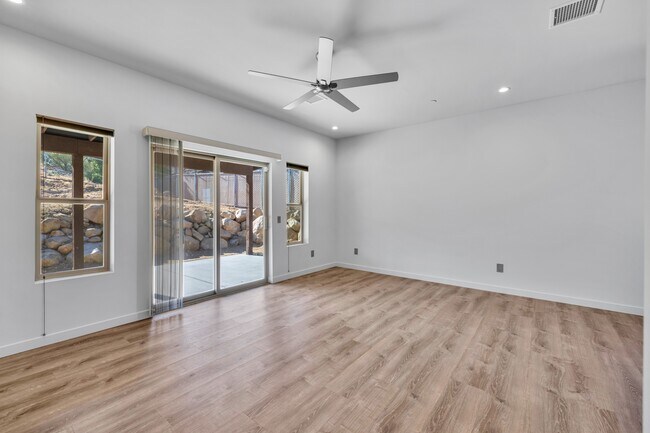 Building Photo - 7760 Arrowhead Dr