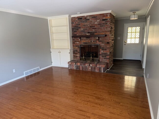 Building Photo - 3 Bedroom Ranch - Upper Arlington, OH