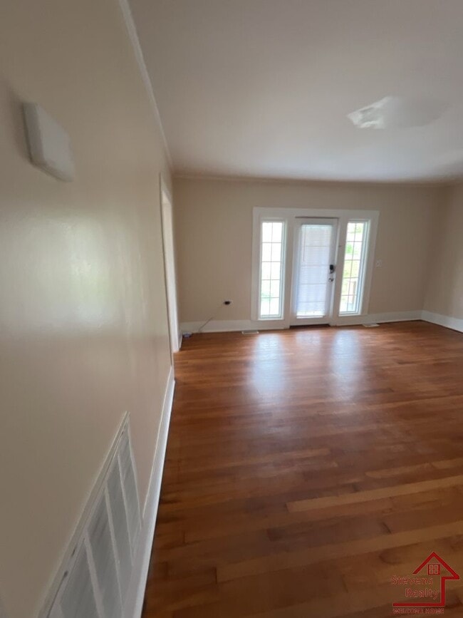 Building Photo - 236 S Young St