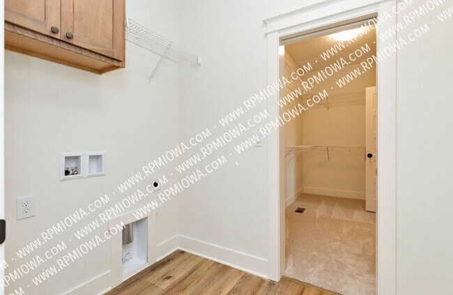 Building Photo - 440 NW Ashley Cir