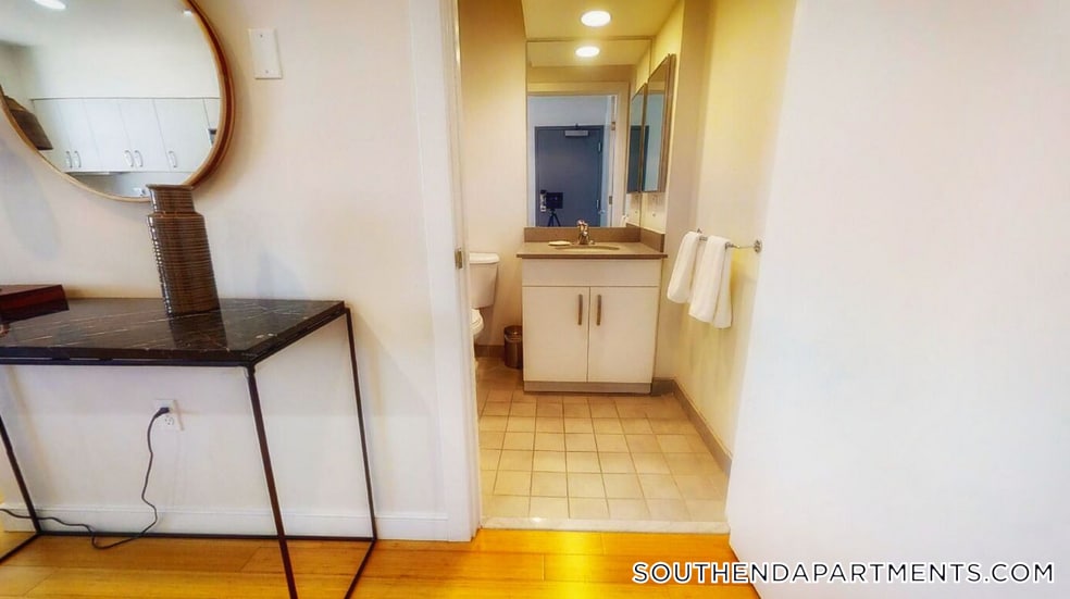 Building Photo - 601 Albany St