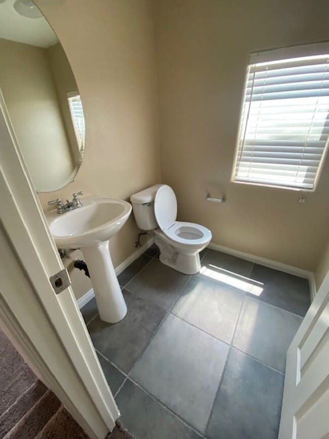 Building Photo - 4 Bedroom Corner Lot