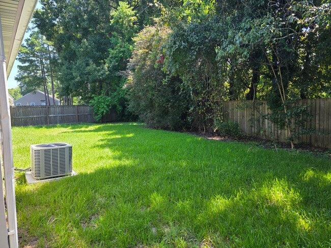 Building Photo - For Rent – 3 Bedroom, 2 Bath Home with Gar...