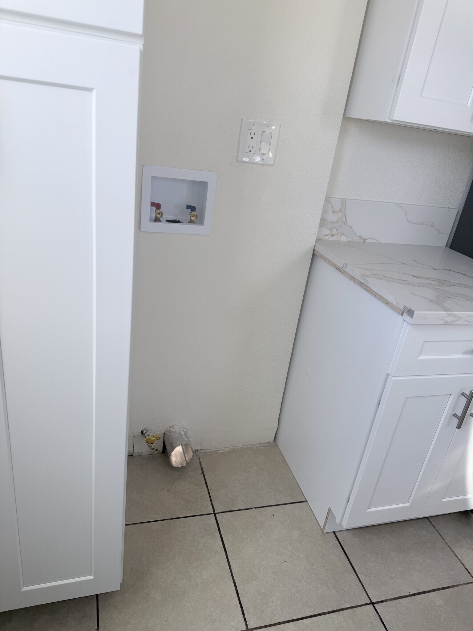 Building Photo - 554 W 92nd St