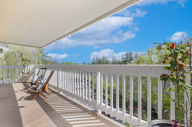 Building Photo - 14646 Fieldstone Dr