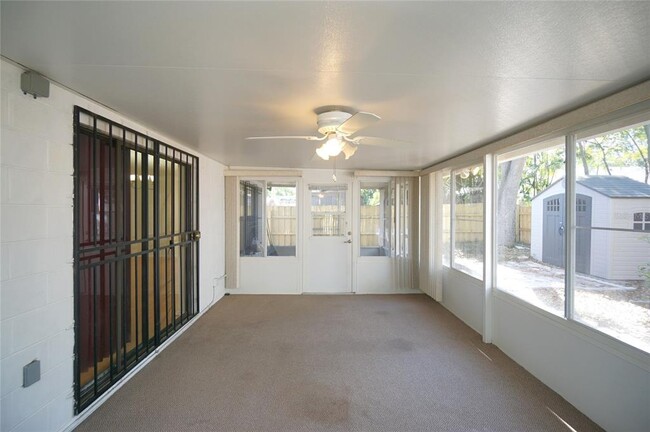 Building Photo - 6805 S Sheridan Rd