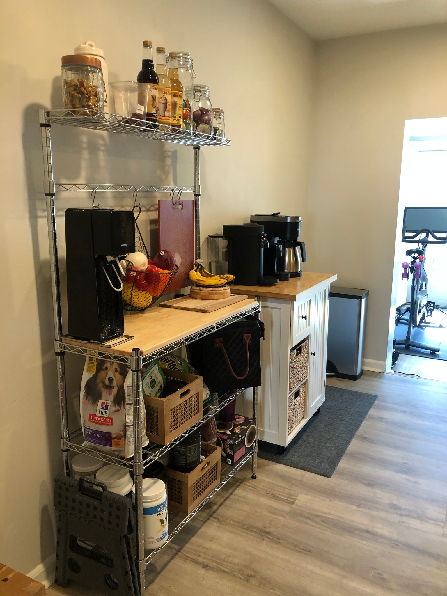 spacious eat-in kitchen - 4346 Cresson St