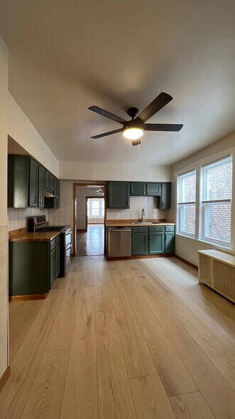 Building Photo - 3354 N Springfield Ave