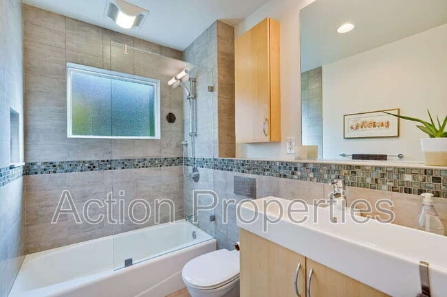 Building Photo - 360 Velarde St