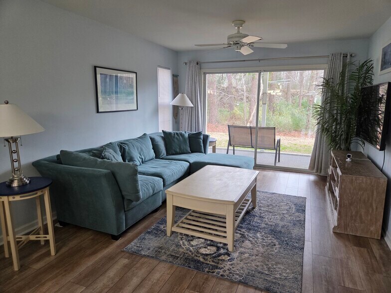 Building Photo - 1258 River Oaks Dr