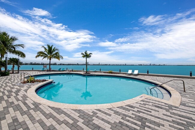 Building Photo - 7501 E Treasure Dr