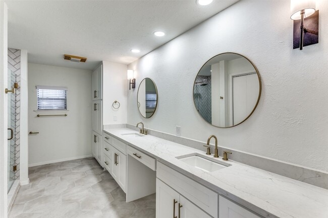 Building Photo - 4601 Pershing Ave