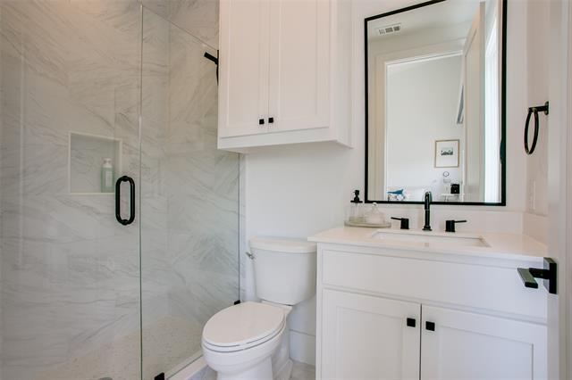 Building Photo - 6039 Lewis St