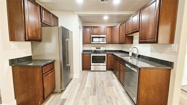 Building Photo - 1424 NE 10th St