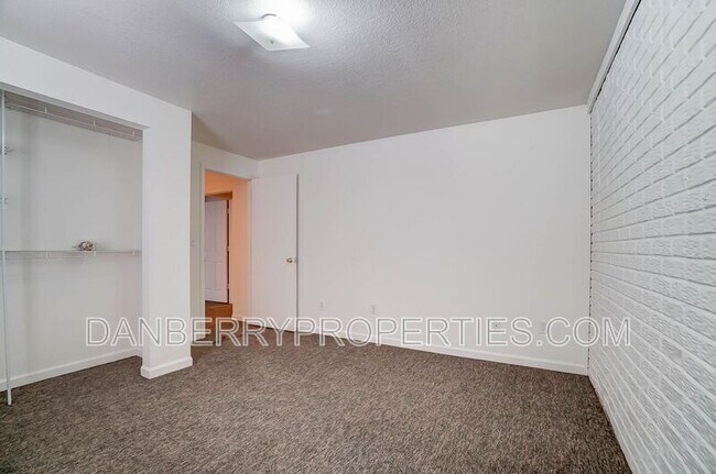 Building Photo - 3733 Willow Run Dr