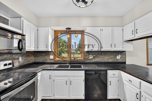 Building Photo - 3018 Gleneagle Dr