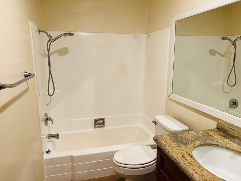 Building Photo - 3550 Ruffin Rd