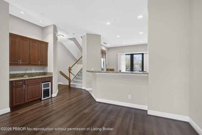 Building Photo - 803 del Sol Cir