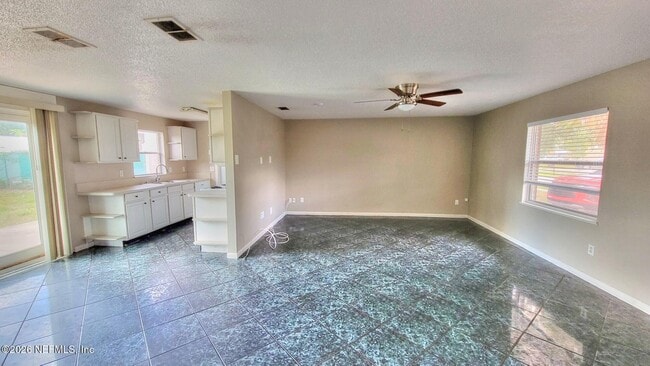 Building Photo - 2472 Fernside Rd