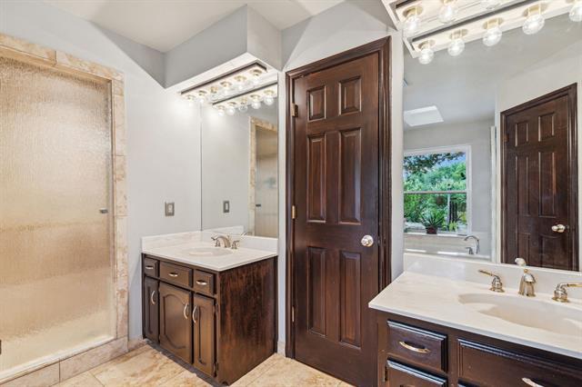 Building Photo - 2407 N Carroll Ave