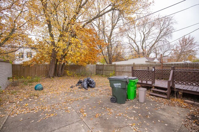 Building Photo - 2 BED 1 BATH BEAUTIFUL SINGLE FAMILY HOME