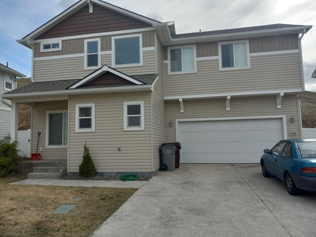 Building Photo - Charming 3-Bedroom Home in Prime Pullman L...