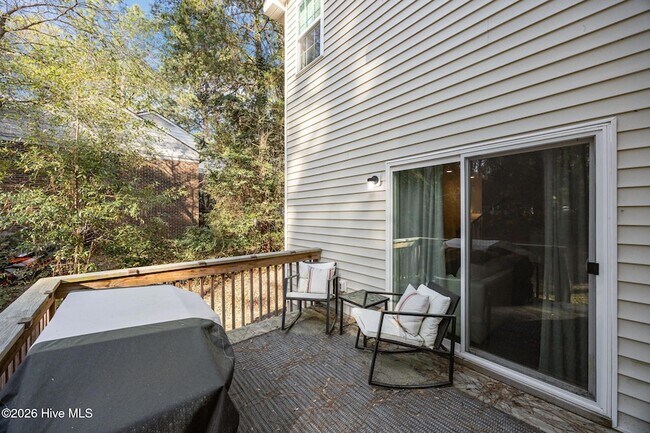 Building Photo - 521 N Hale St