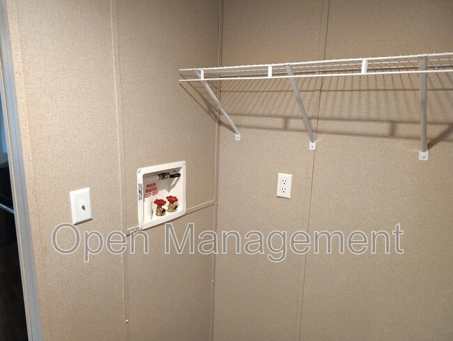 Building Photo - 24 Erin Ln