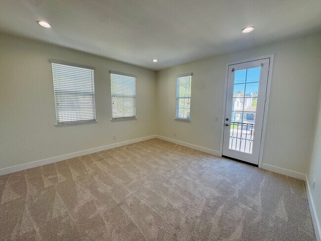 Building Photo - 3273 Canopy Dr
